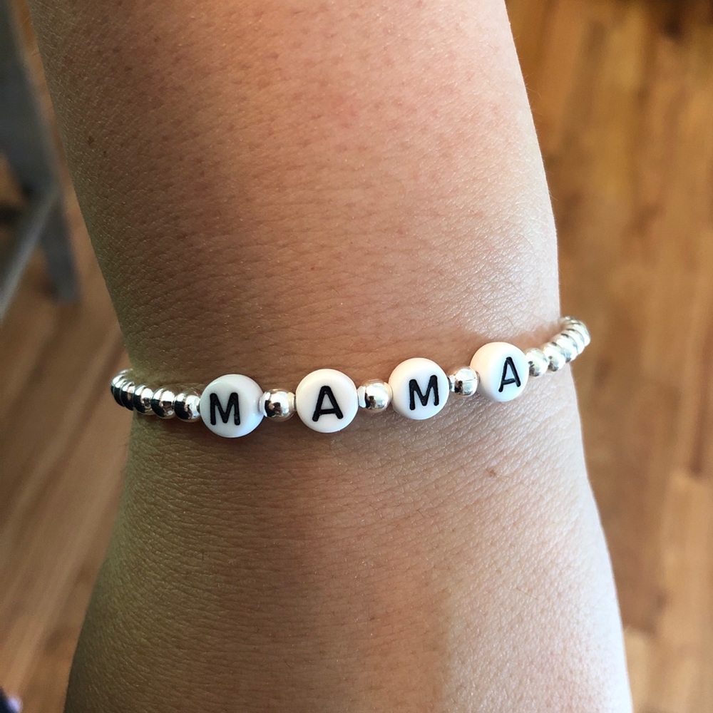 Customized Mama bracelet 🤍